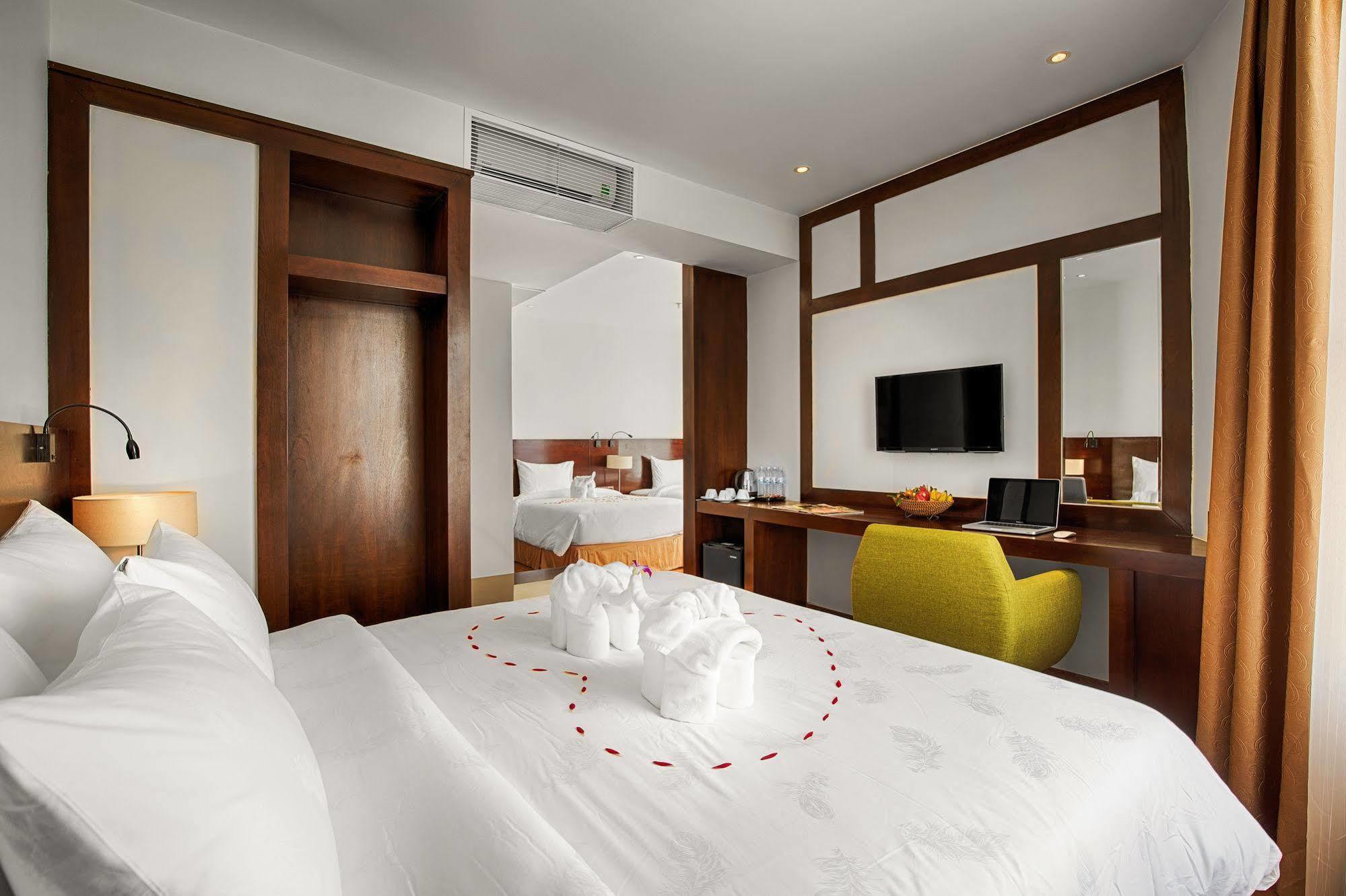 Sofia Suite Hotel Danang Exterior foto