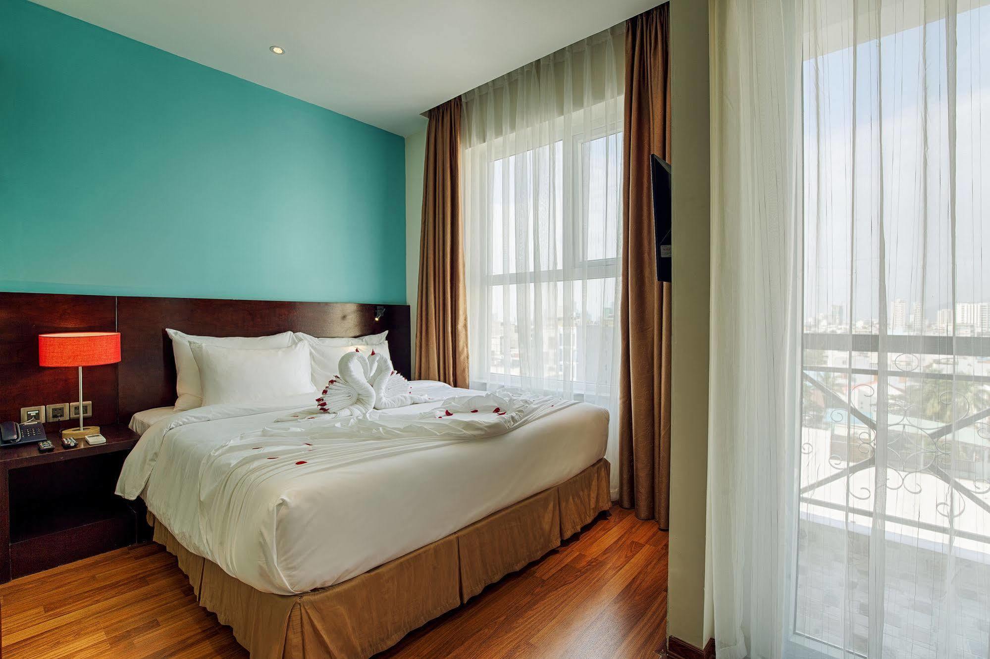 Sofia Suite Hotel Danang Exterior foto