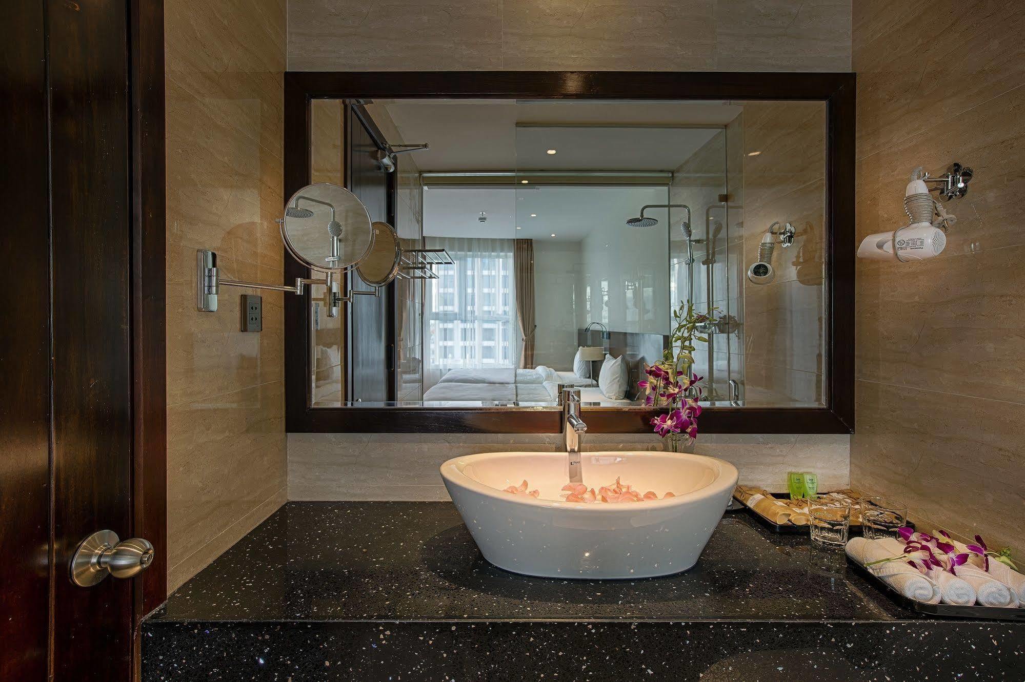 Sofia Suite Hotel Danang Exterior foto